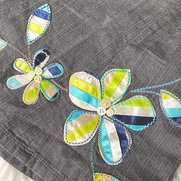 Lovely Grey Floral Skirt - Picture 3 of 3